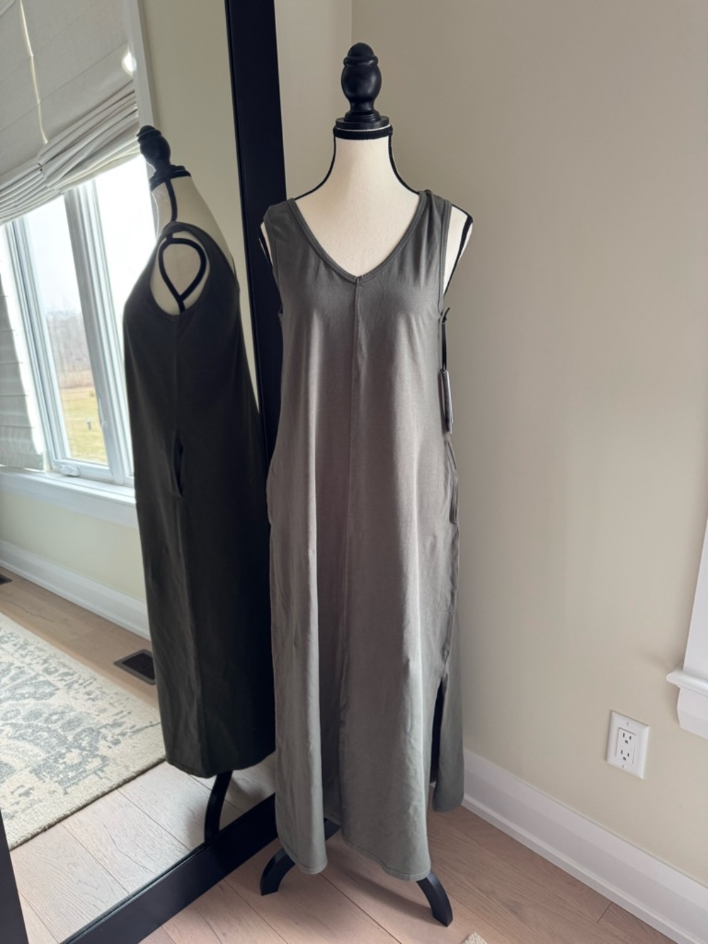 NWT MPG Sport Calm V-Neck Dress Bay Leaf Size S